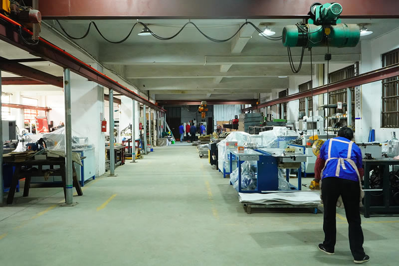 母線加工機開機前需要注意什么？